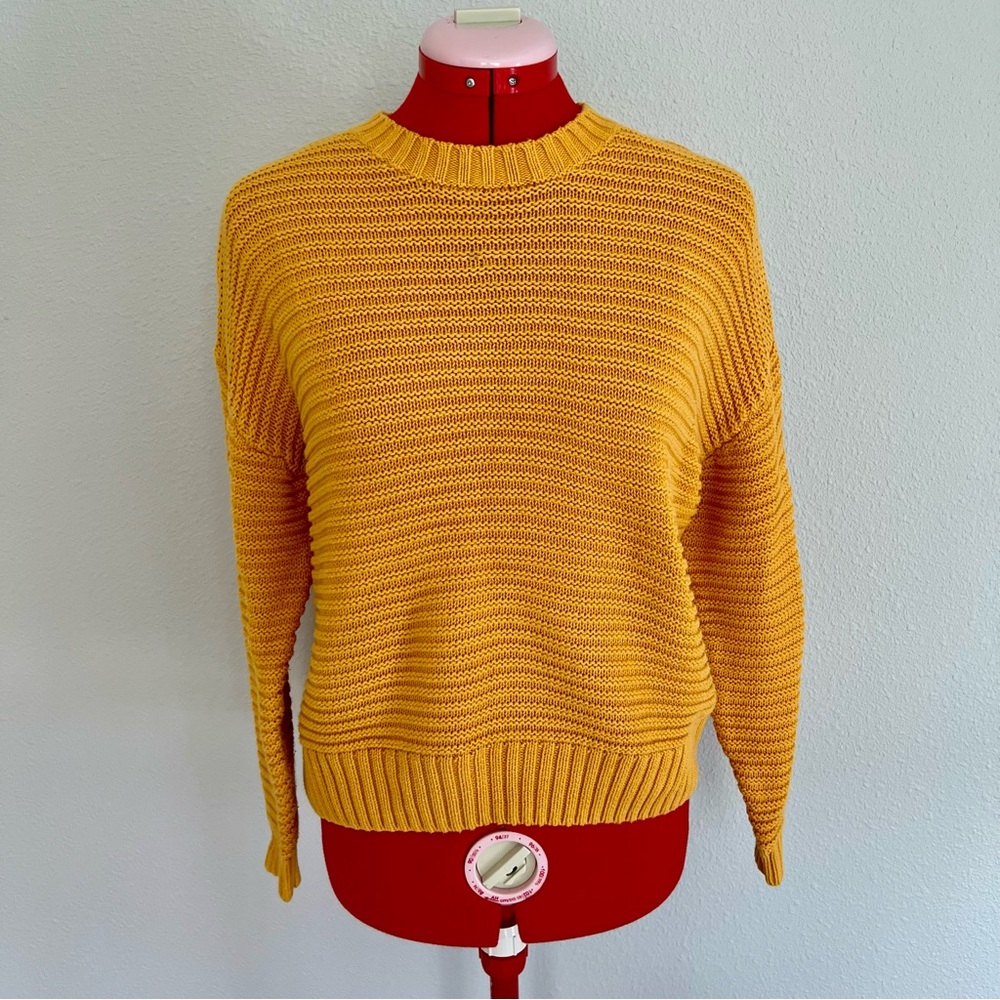 H&M Divided Mustard Yellow Crew Neck Ribbed Knit Sweater Small